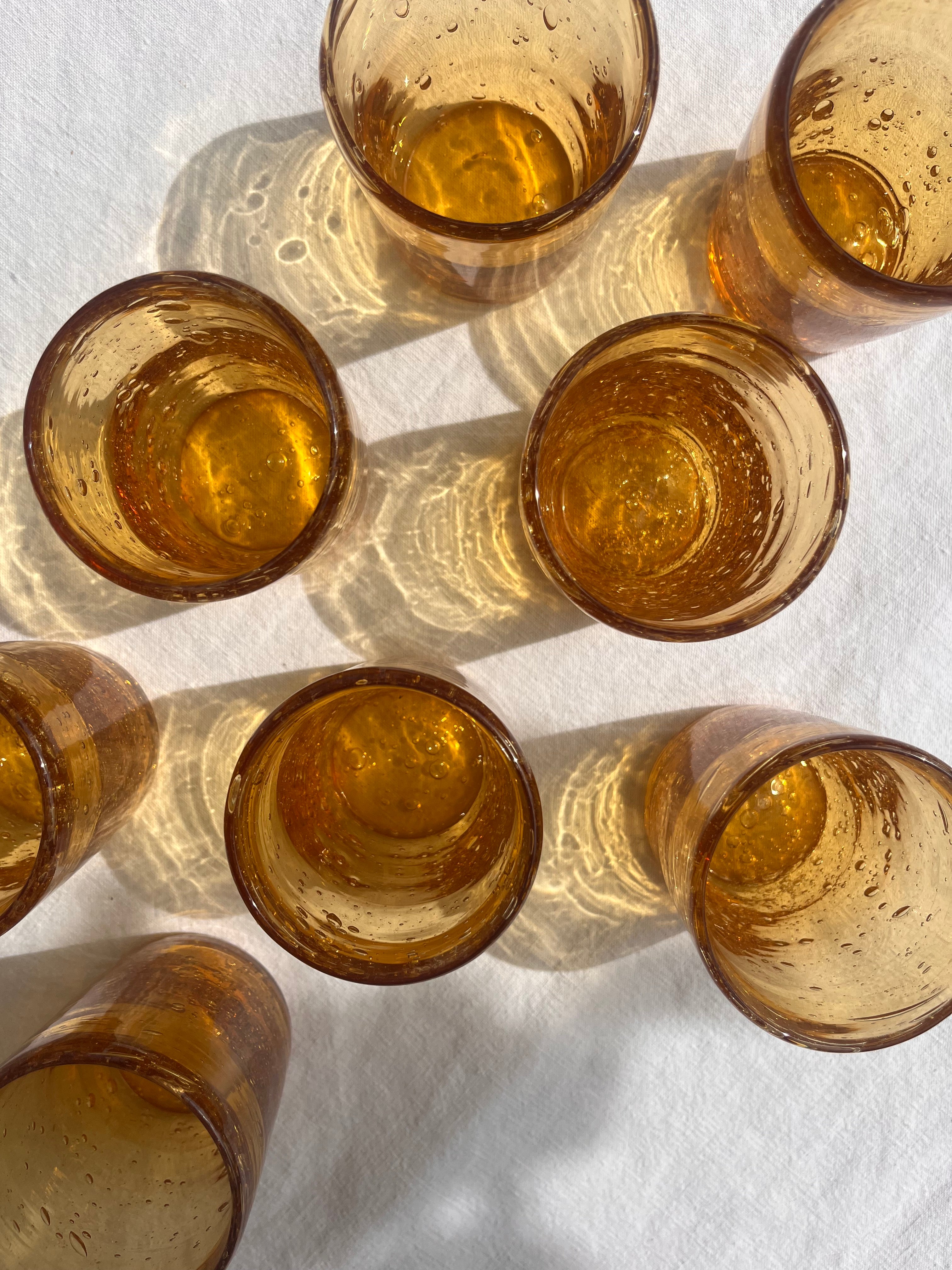 8 verres à eau dorés