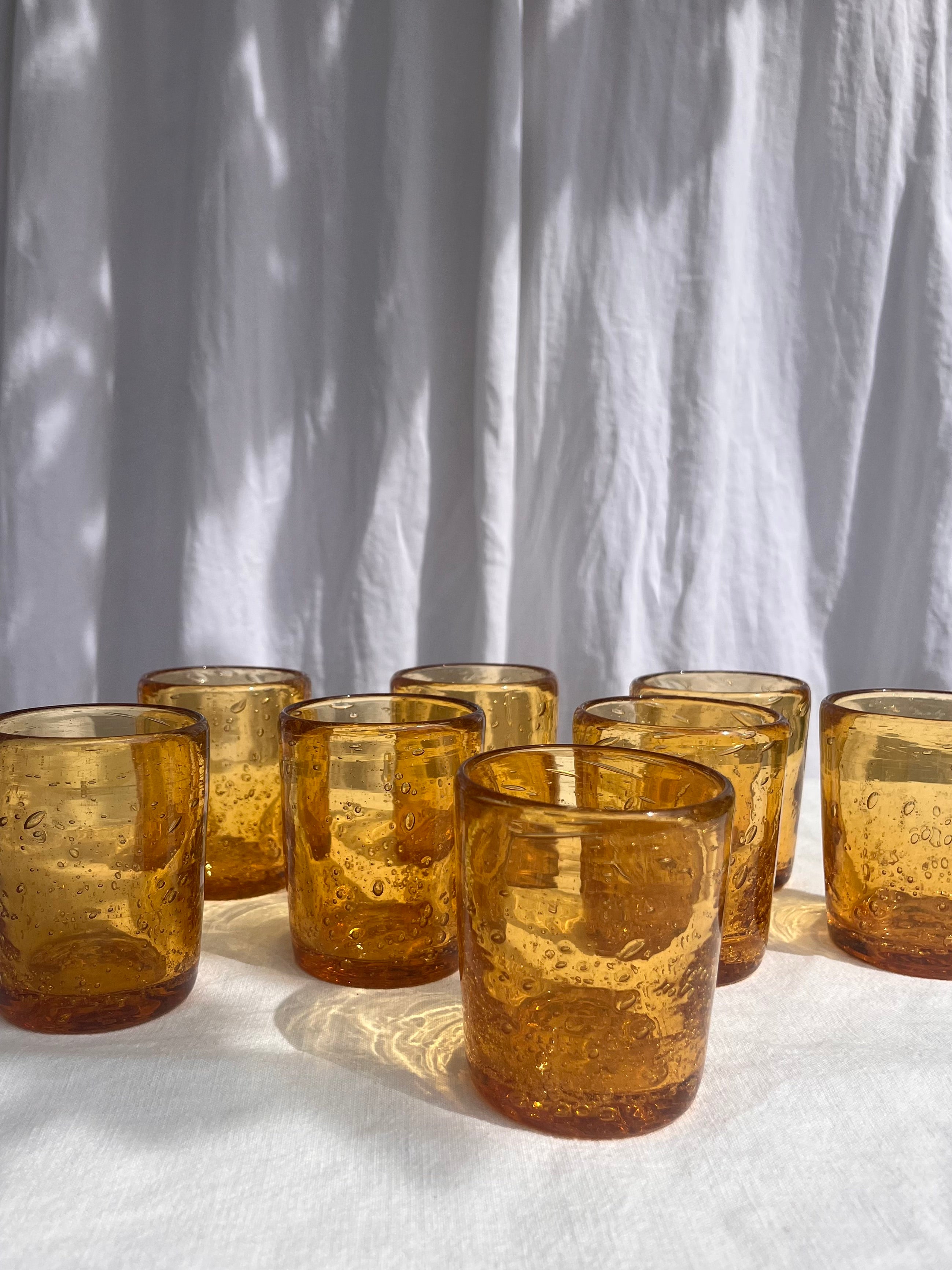 8 verres à eau dorés