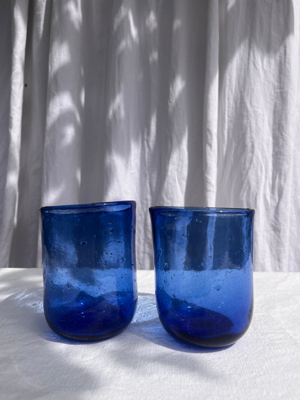 2 verres à eau bleus
