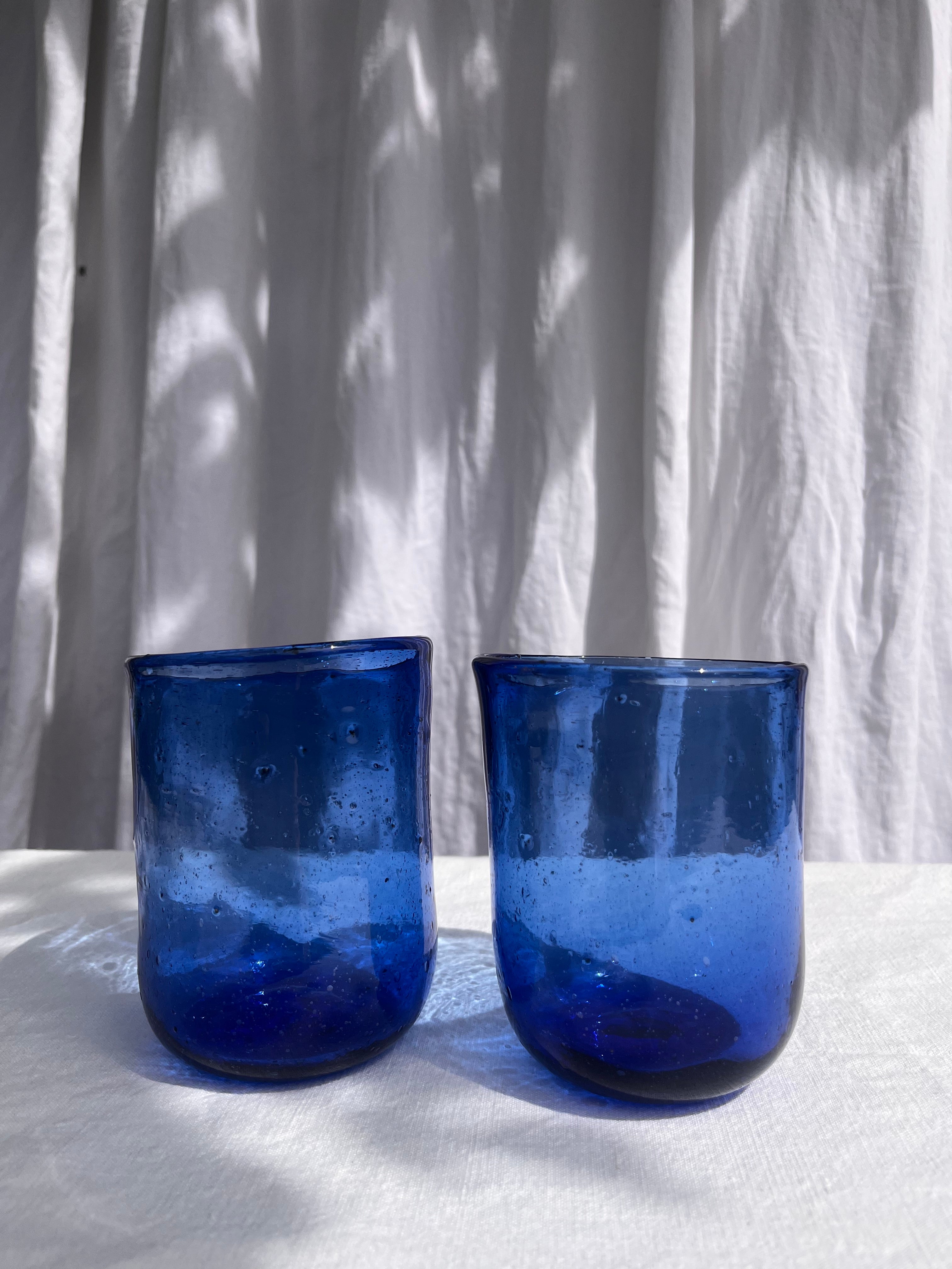 2 verres à eau bleus