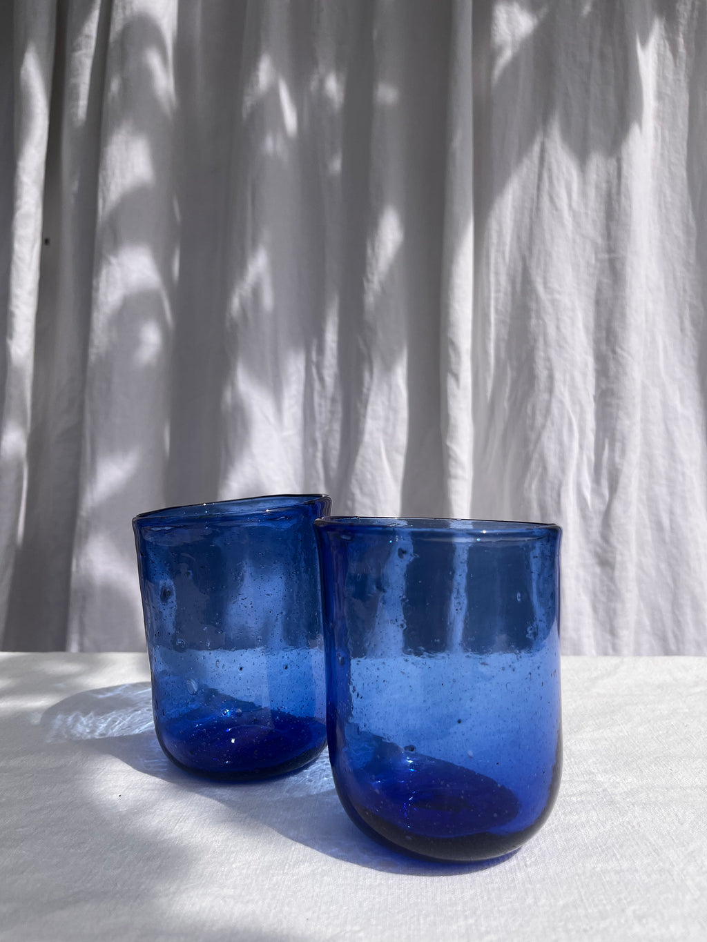 2 verres à eau bleus