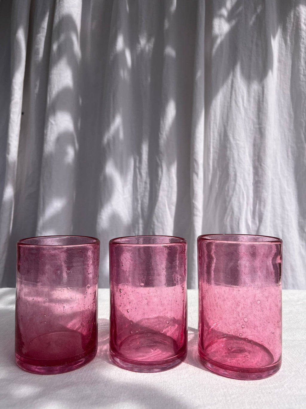 3 verres à eau roses
