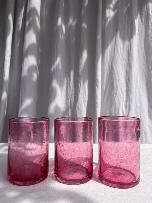 3 verres à eau roses