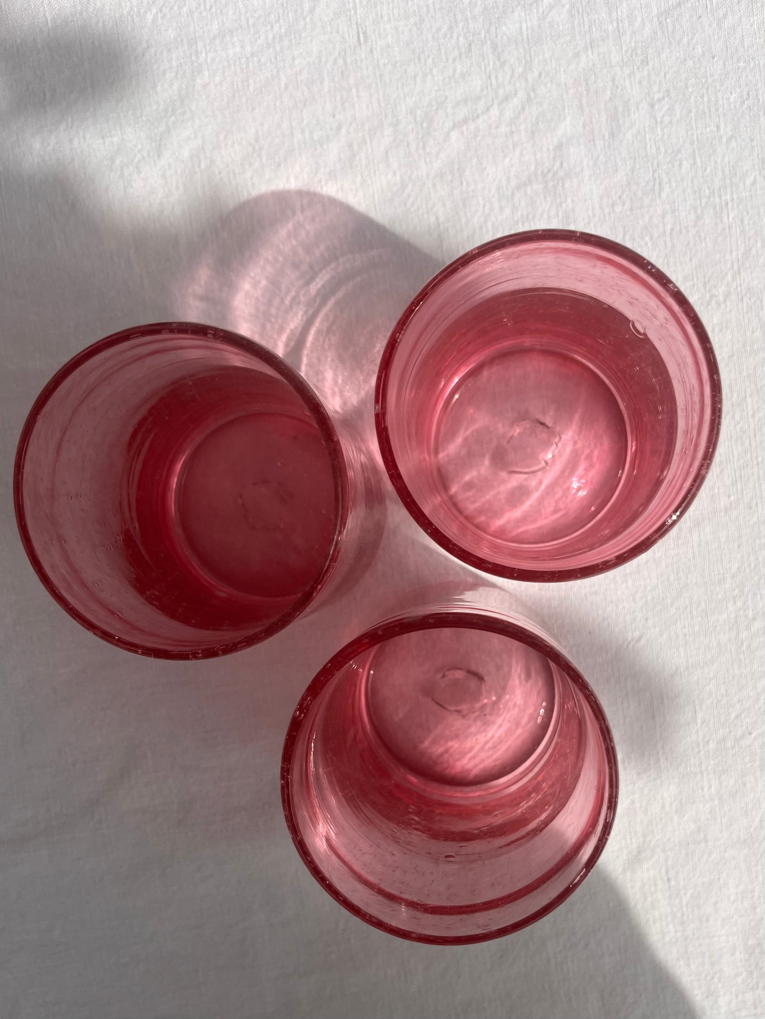 3 verres à eau roses