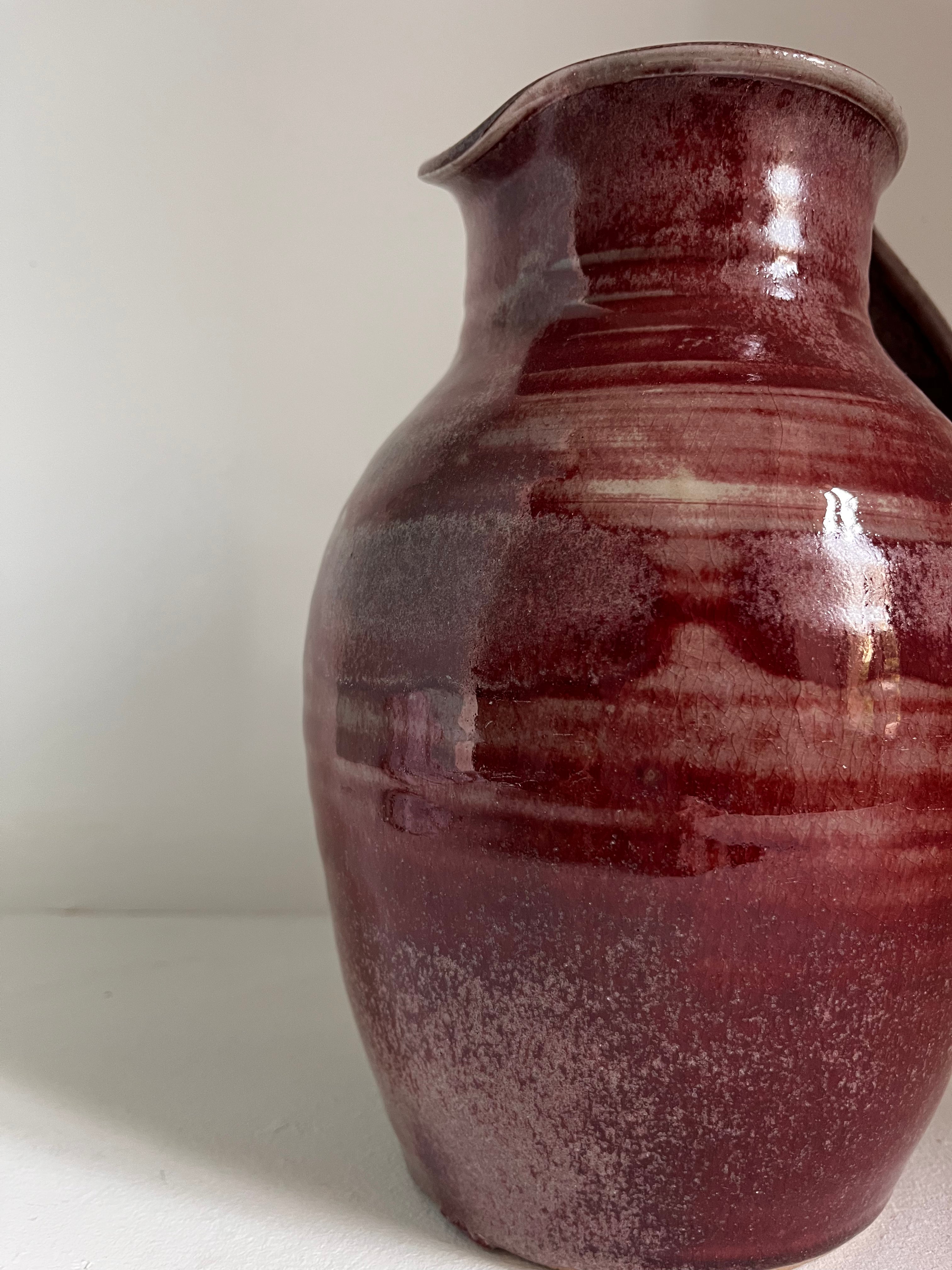 Grand pot à eau sang-de-boeuf